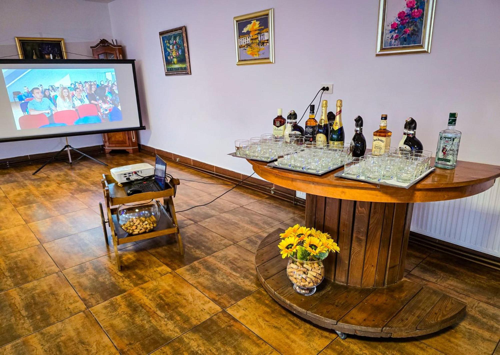 Hotel Хорезу Екстериор снимка